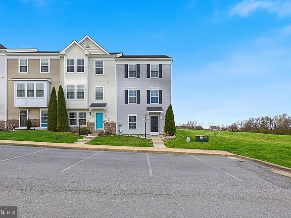 3rd image of 49 Britania Ct