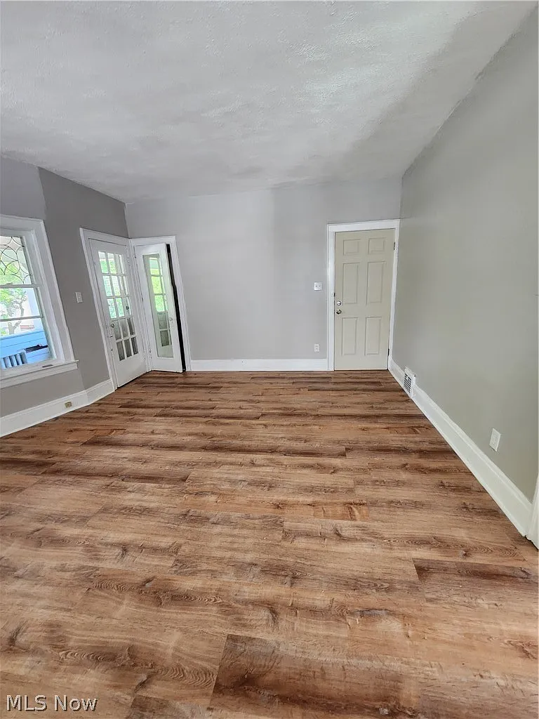 2 bed, 1.0 bath, $1,200 — Photo 4