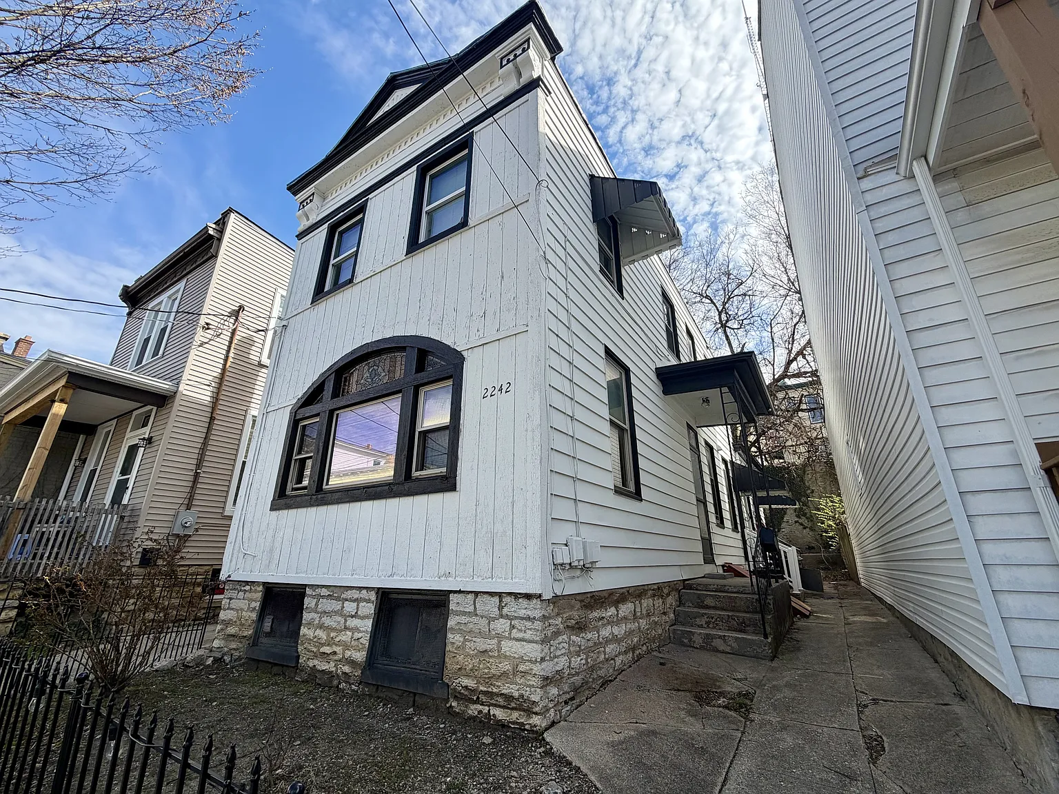 2242 Victor Street - 0 — Photo 2