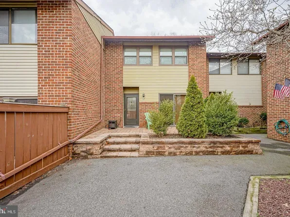 37 Arrowwood Ct, Deptford, NJ 08096