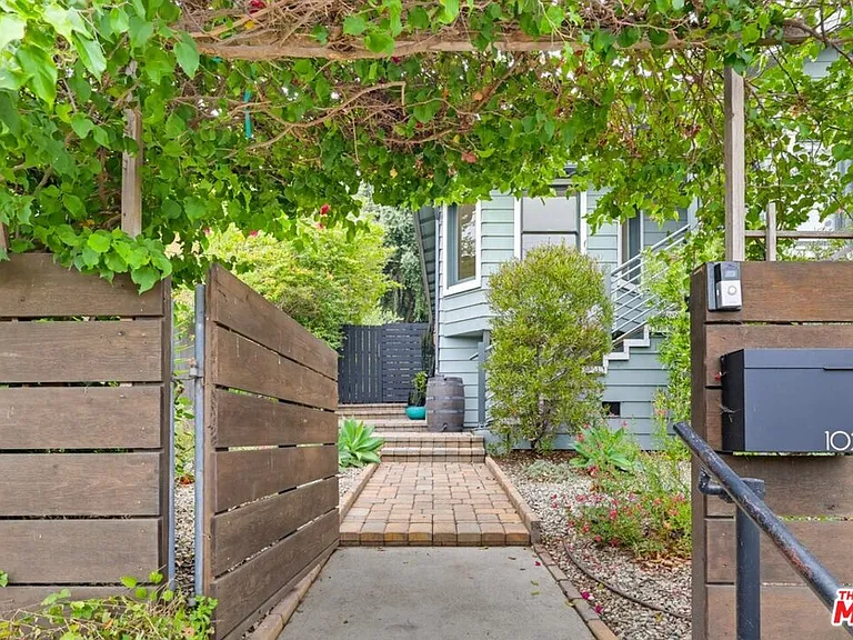 1020 N Avenue 51 — Photo 2