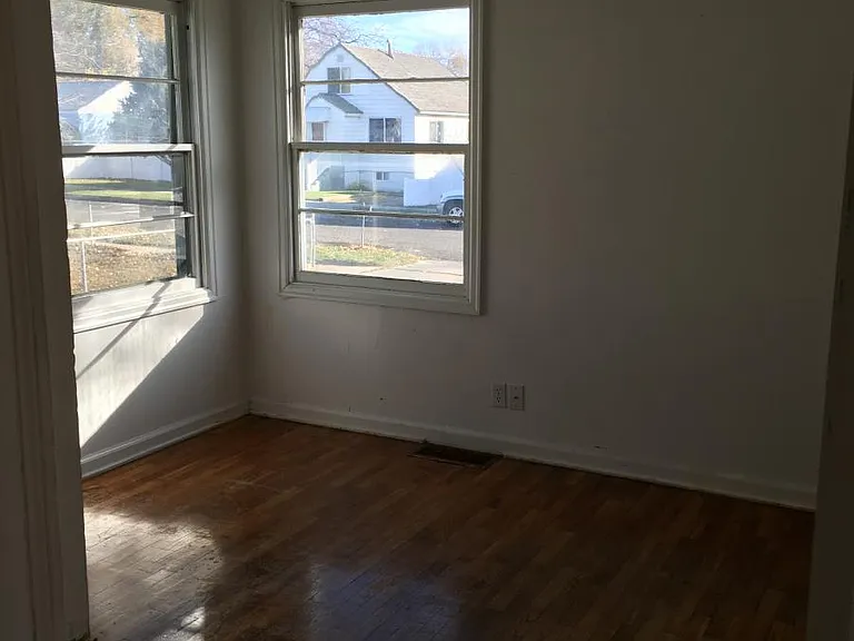 1703 8th St W — Photo 5
