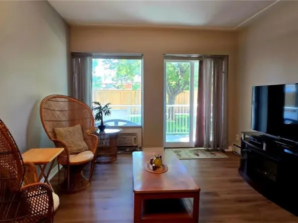 10 Woodman Dr S #108, Hamilton, ON L8K 4E1