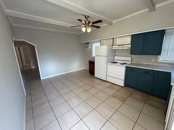 612 26th St W APT 1, Bradenton, FL 34205