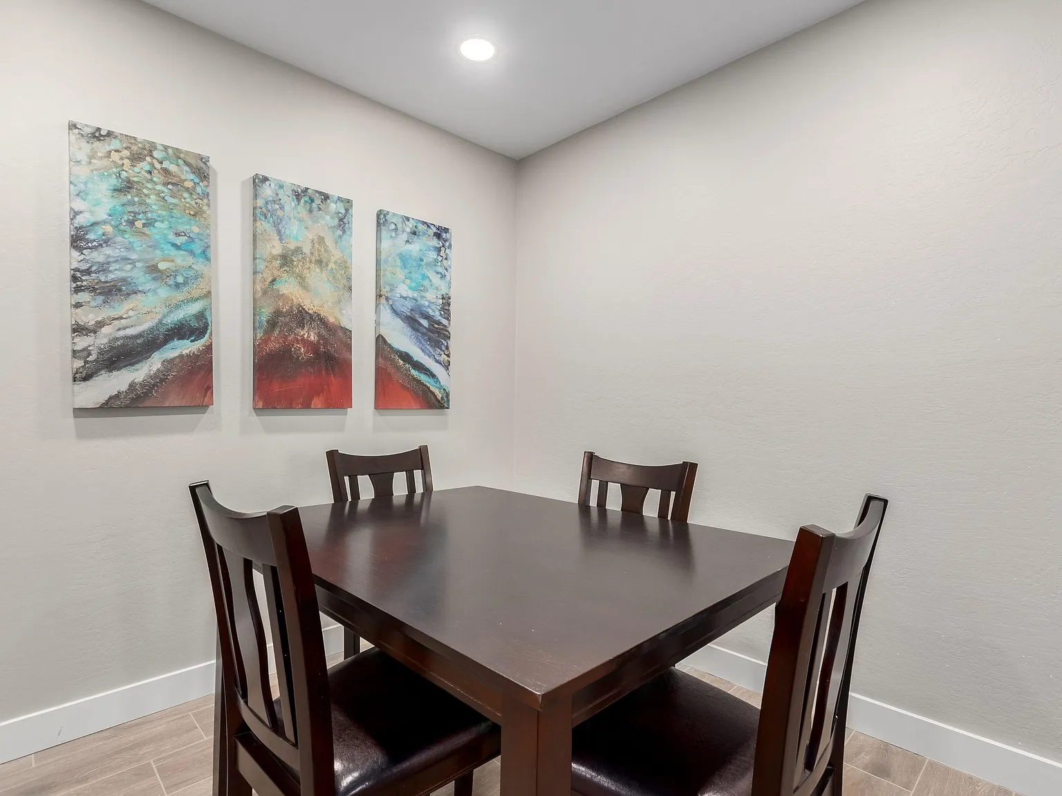 4 bed, 5.0 bath, 1968 sqft, $1,161 — Photo 4