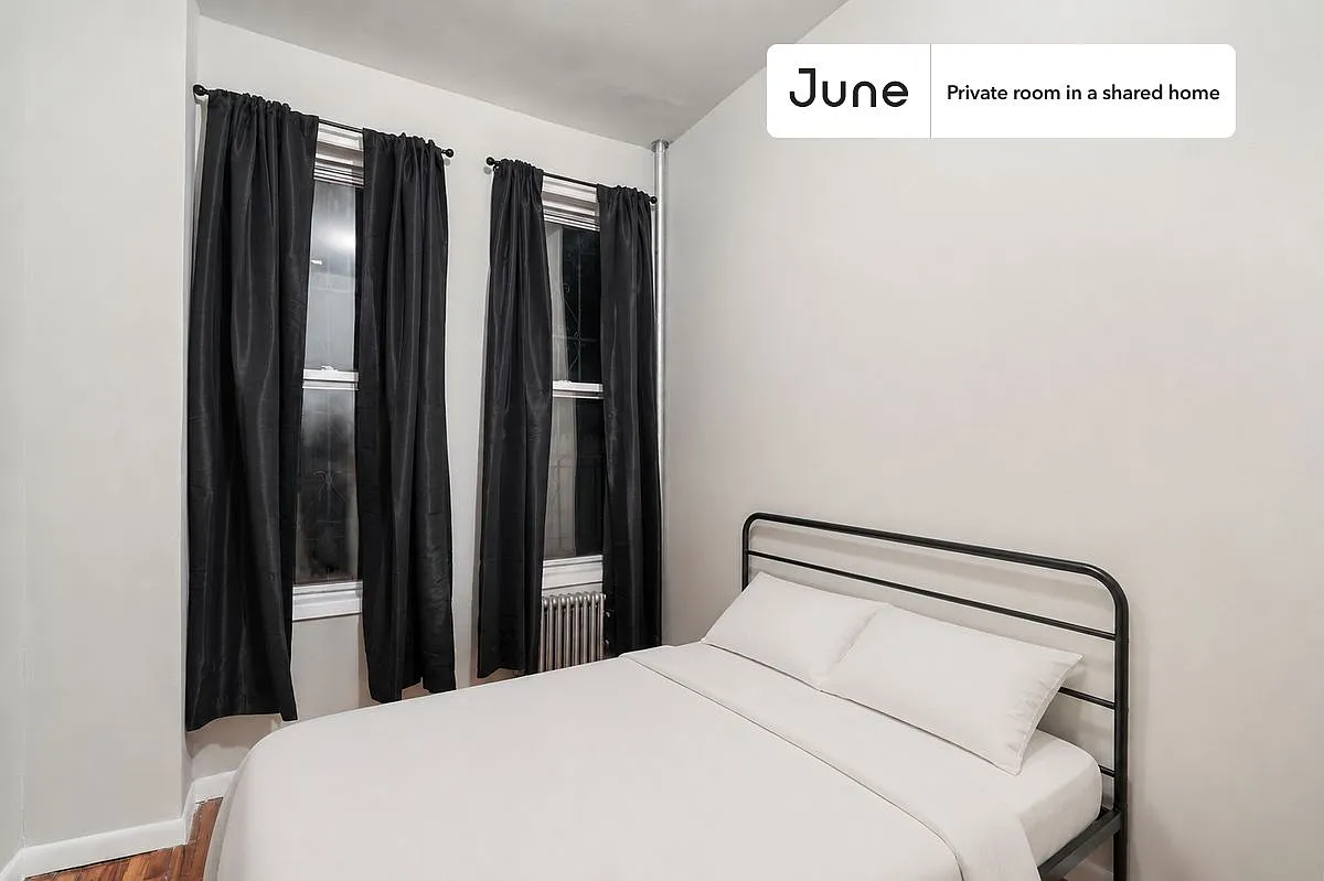 Full bedroom in 4 bed/2 bath home in Williamsburg #691 B — Photo 1