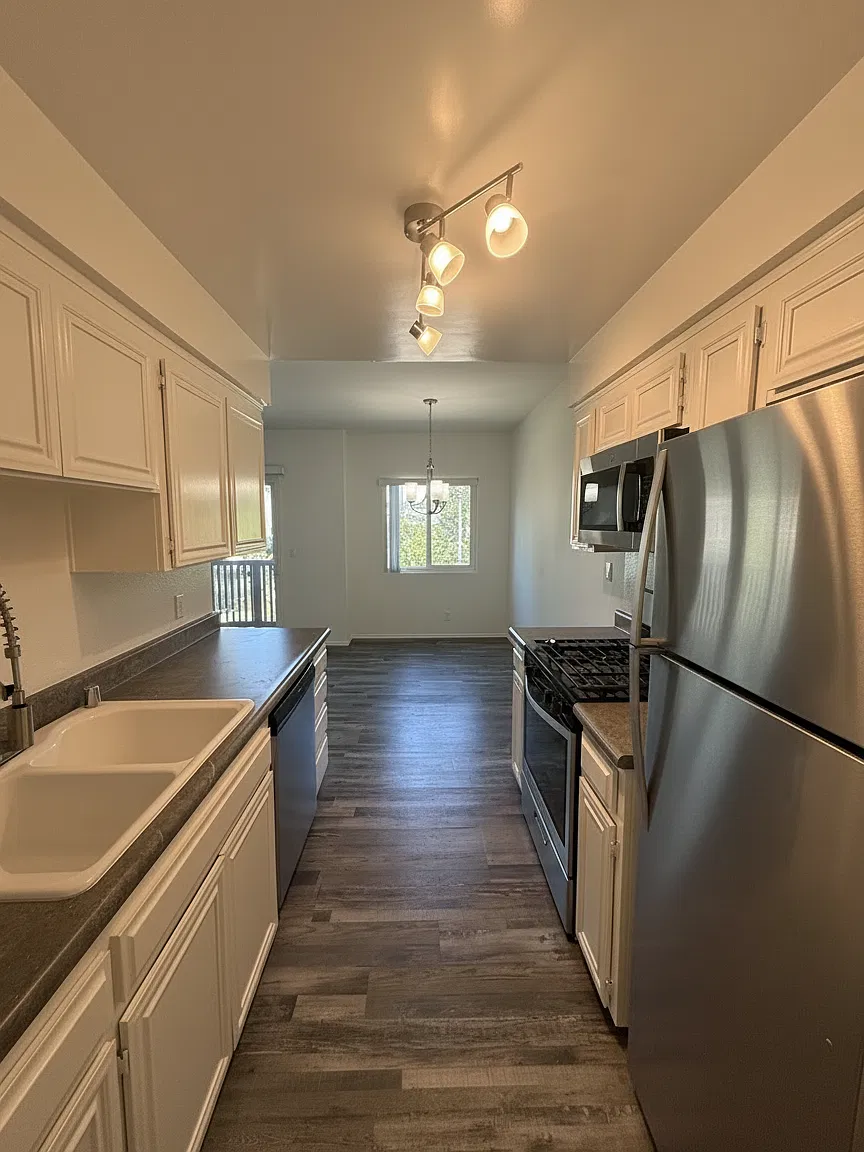 1 bed, 820 sqft, $1,950 — Photo 2