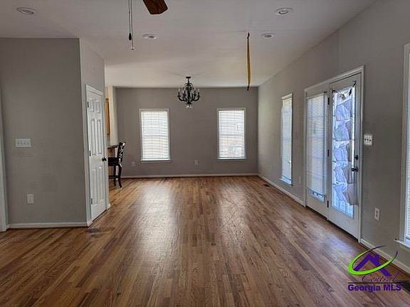 5th image of 2361 English Ave
