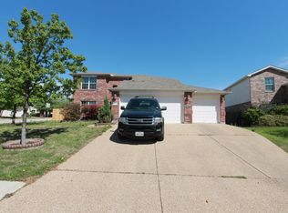 620 Kingfisher Ln, Leander, TX 78641