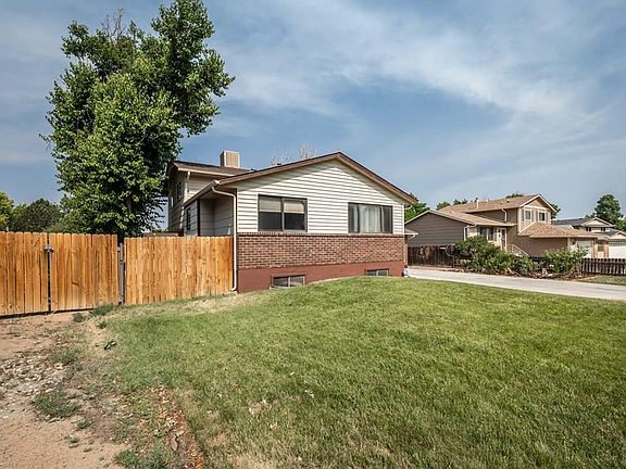 3rd image of 4 Wallflower Ct