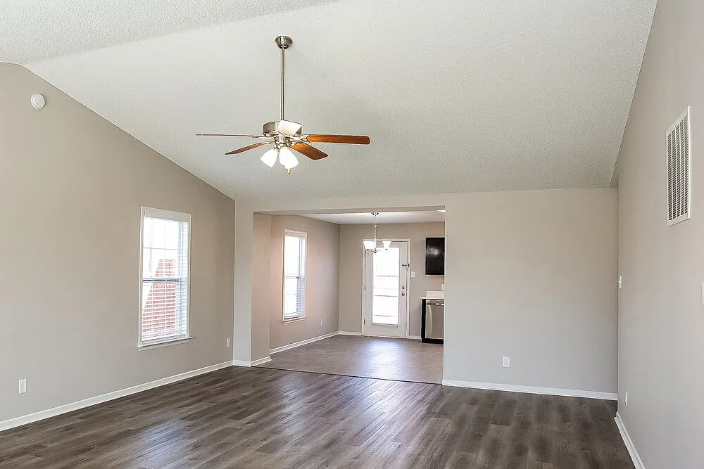 3 bed, 2.0 bath, 1547 sqft, $2,730 — Photo 3