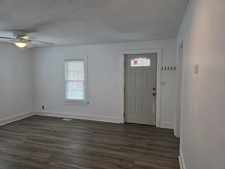 208 Archer St — Photo 3