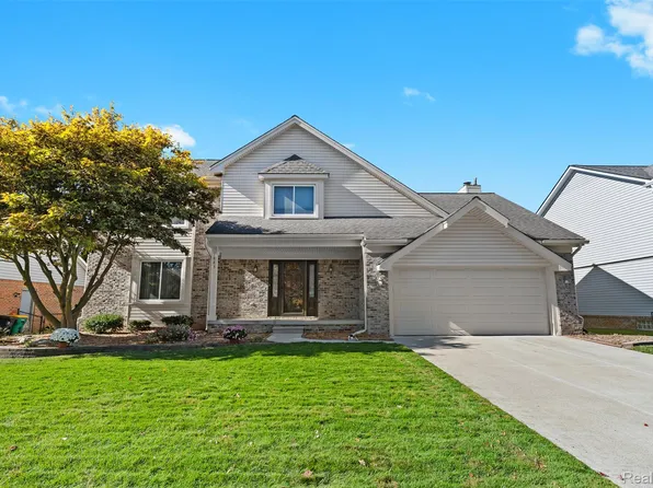 1883 Willowicke Dr, Wixom, MI 48393
