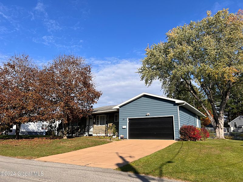 2nd image of 10 Windsor Drive