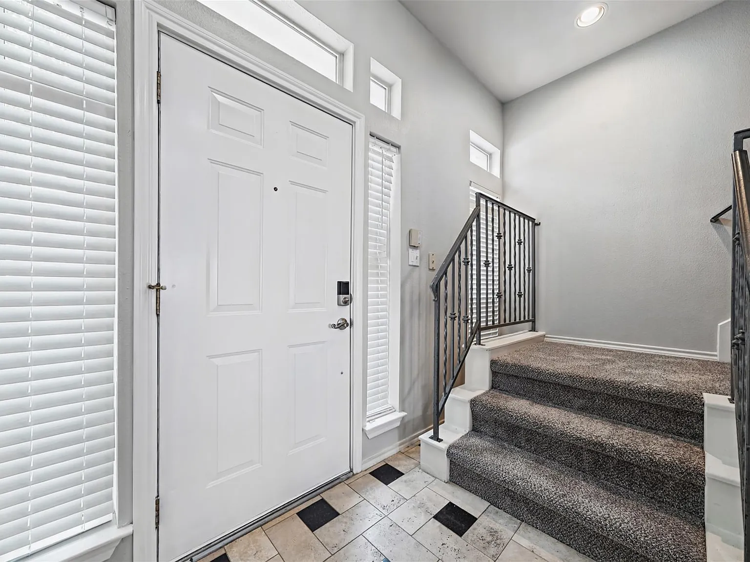 2 bed, 2.5 bath, 1386 sqft, $2,095 — Photo 4
