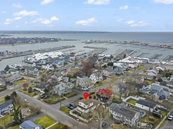 2 Burnett Avenue, Bay Shore, NY 11706