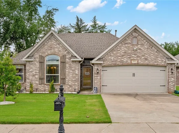 304 Summerwood Ct, Rogers, AR 72756
