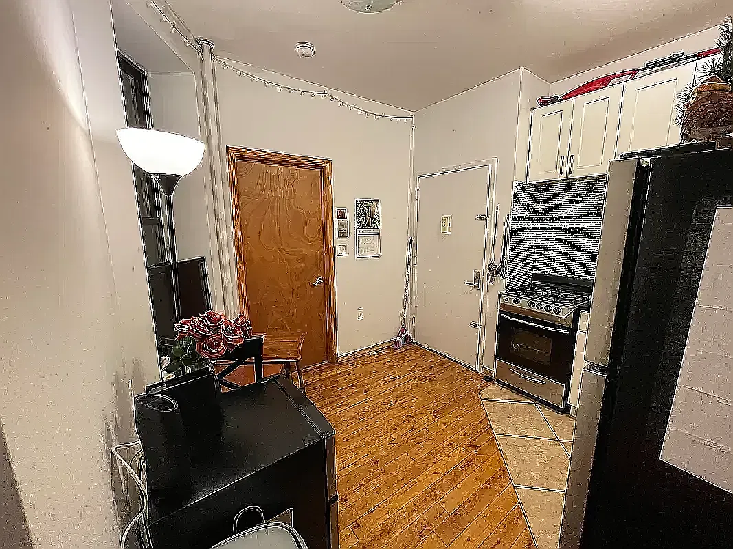 495 9th Avenue — Photo 3