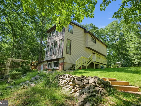 3511 Acorn Cir, East Stroudsburg, PA 18302