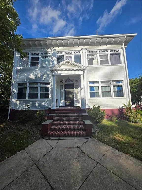 1 bed, 1.0 bath, 700 sqft, $1,200 — Photo 1