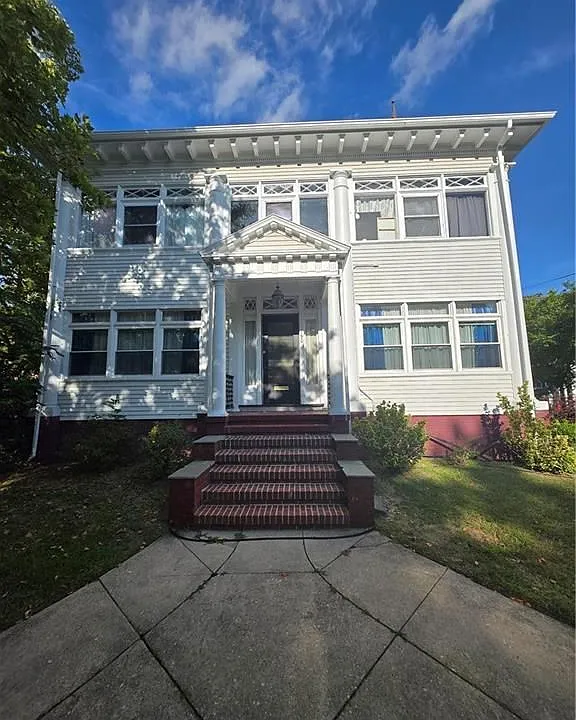 190 Verndale Ave #2
