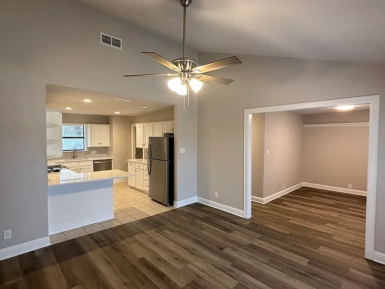 11366 Timber Creek Dr — Photo 2