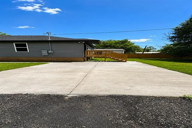 2402 Pelican St — Photo 22