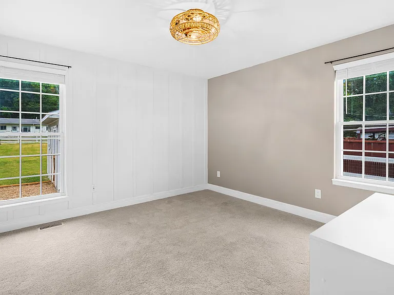 305 Lake Dr — Photo 20