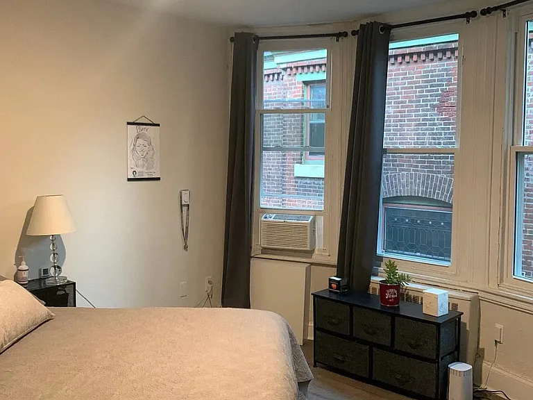 908 S 47th St #2R — Photo 2