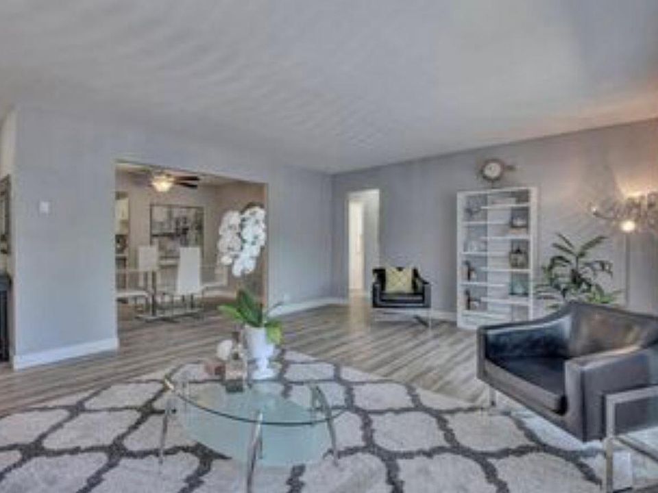 1st image of 910 Clinton St #302