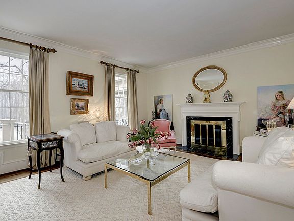 Living Room w/Gas Fireplace