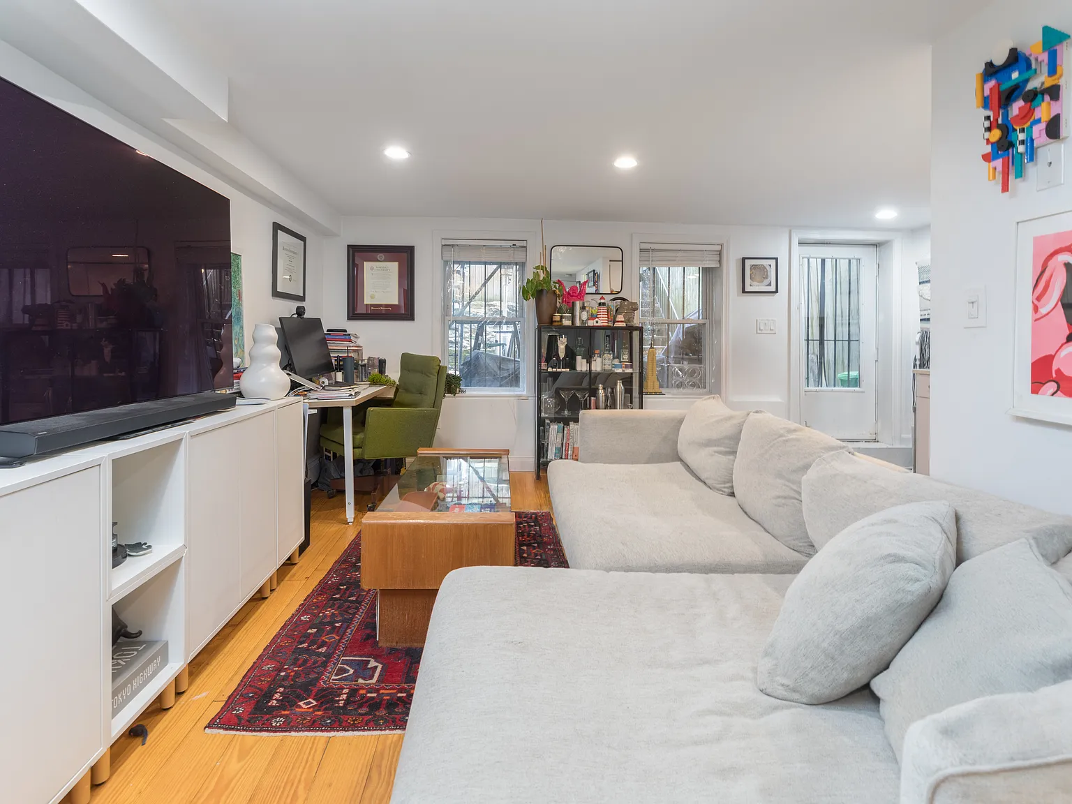 Studio, 550 sqft, $3,100 — Photo 2