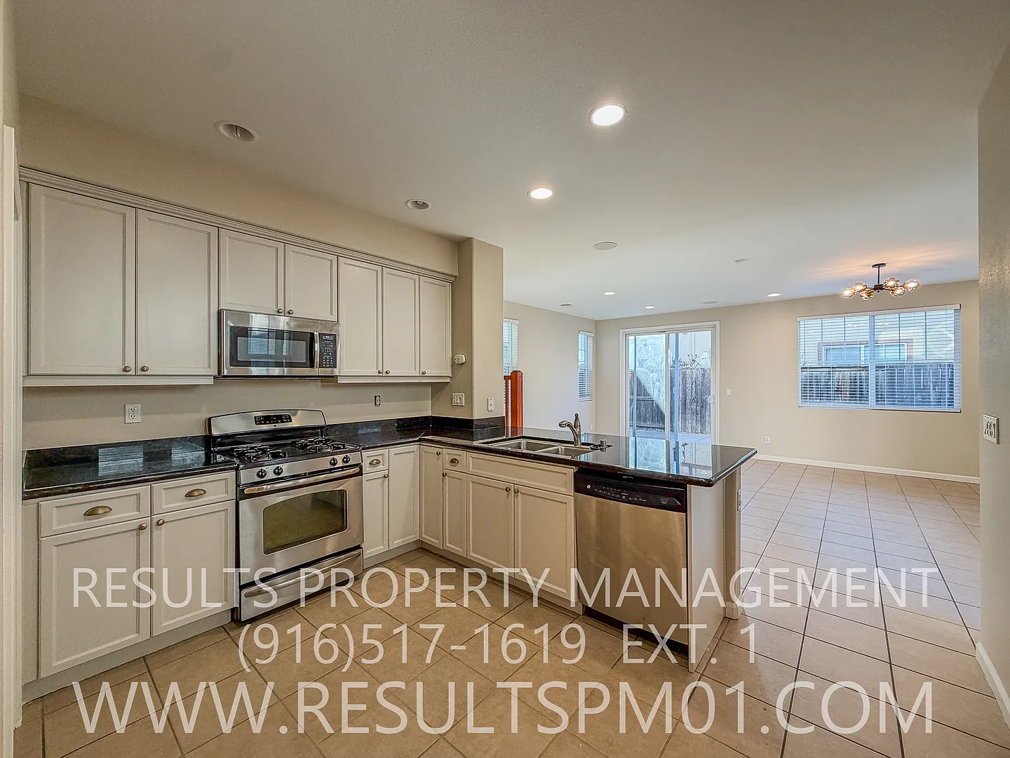 Beautiful Upgraded 3 Bedroom + Bonus Room Townhome in a Highly Desirable Location! — Photo 3