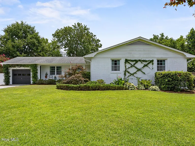 202 Windemere Rd — Photo 1