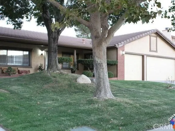 42220 Woodstone Ln, Lancaster, CA 93536