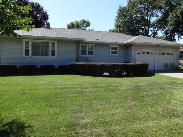 909 Donald St, Henry, IL 61537