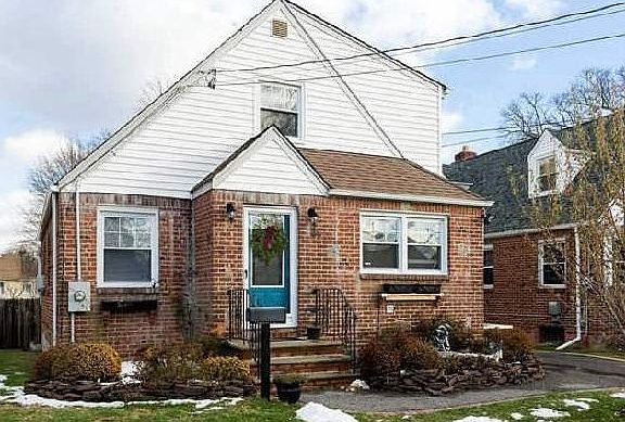 4th image of 112 Florence Ave