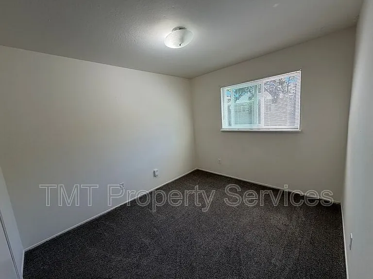 2431 33rd St — Photo 20
