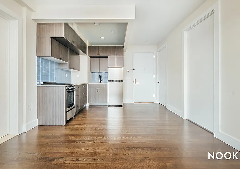 486 E 28th St #301 — Photo 3