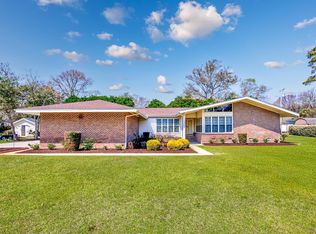 402 Colonial Cir, Myrtle Beach, SC 29572