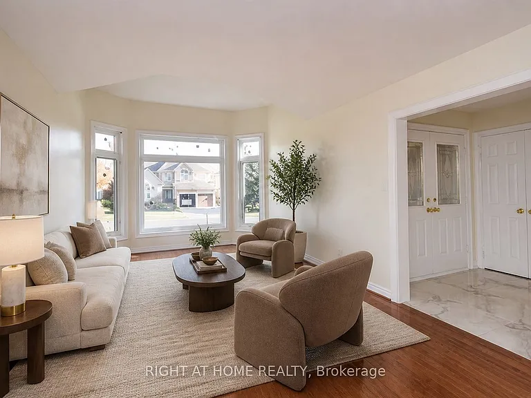 1466 Bayshire Dr — Photo 4