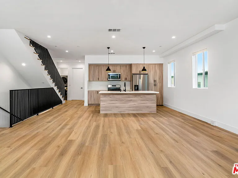 10805 Morrison St #1 — Photo 22
