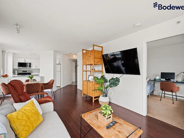 1633 W 8th Ave — Photo 2