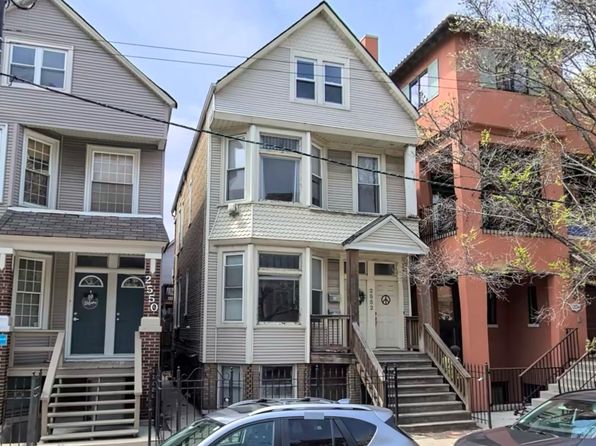 2552 N Southport Ave APT 1F