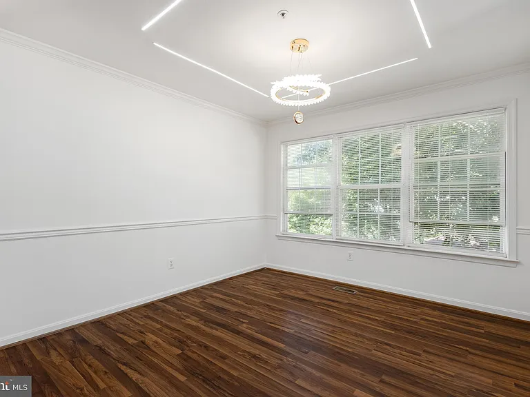 18506 Carriage Walk Cir — Photo 10