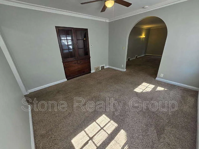 2 bed, 1.0 bath, $1,050 — Photo 2