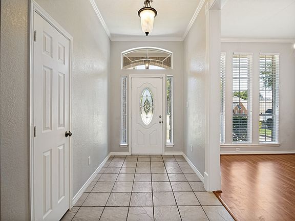 4th image of 952 Chad Way