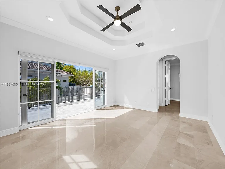 827 SE 2nd Ct — Photo 31