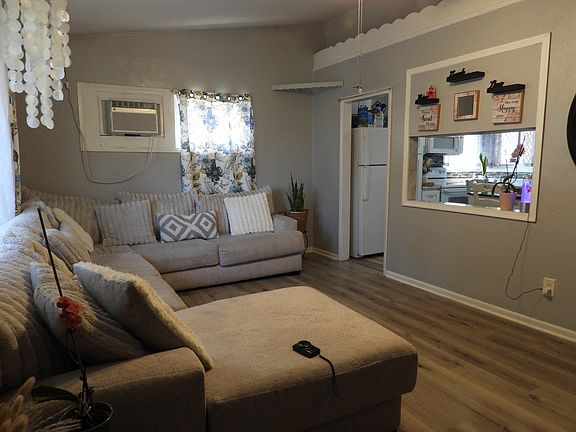 2nd image of 2503 Laurel Dr