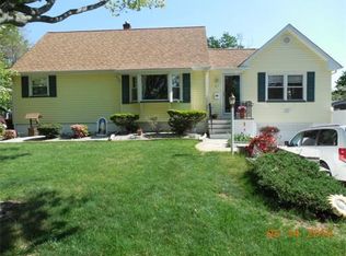 27 Delaware Ave, Metuchen, NJ